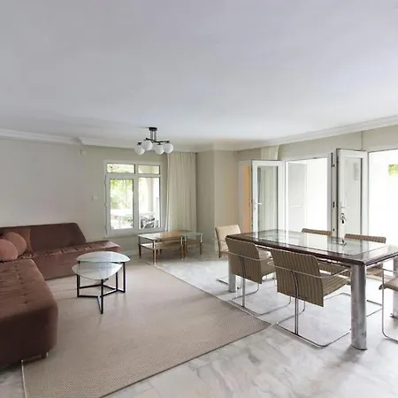 Spacious Exquisite 5br With Private Pool Айвалык
