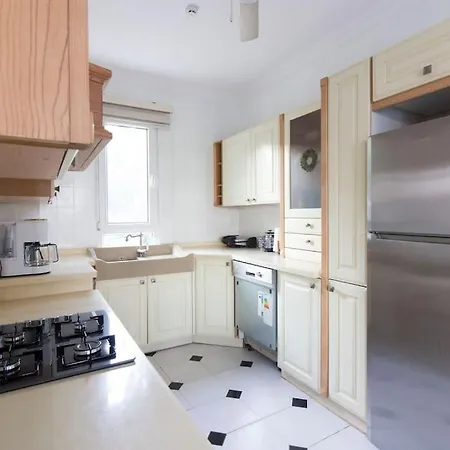 Spacious Exquisite 5br With Private Pool Айвалык