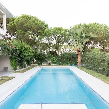 Вилла Spacious Exquisite 5br With Private Pool