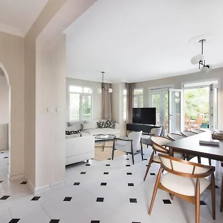 Spacious Exquisite 5br With Private Pool Villa