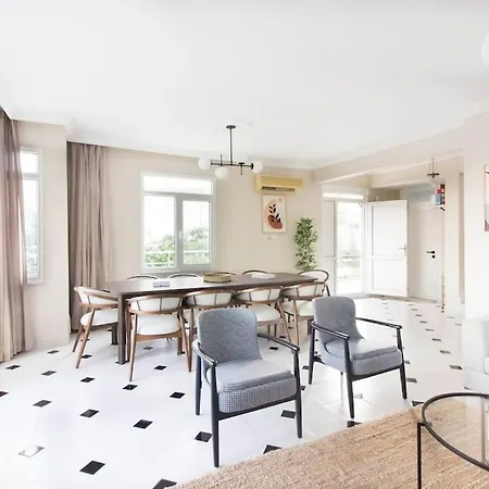 Spacious Exquisite 5br With Private Pool Villa *