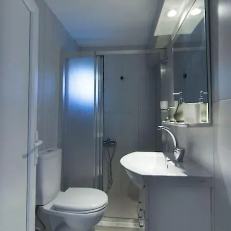 Spacious Exquisite 5br With Private Pool *