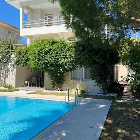 Spacious Exquisite 5br With Private Pool